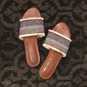 Gently Loved Universal Threads Slides